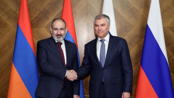 Председатель Госдумы Вячеслав Володин и премьер-министр Армении Никол Пашинян