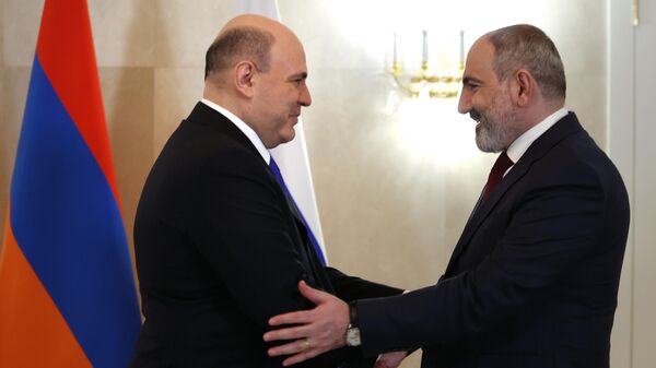 Председатель правительства РФ Михаил Мишустин и премьер-министр Армении Никол Пашинян во время встречи в Москве