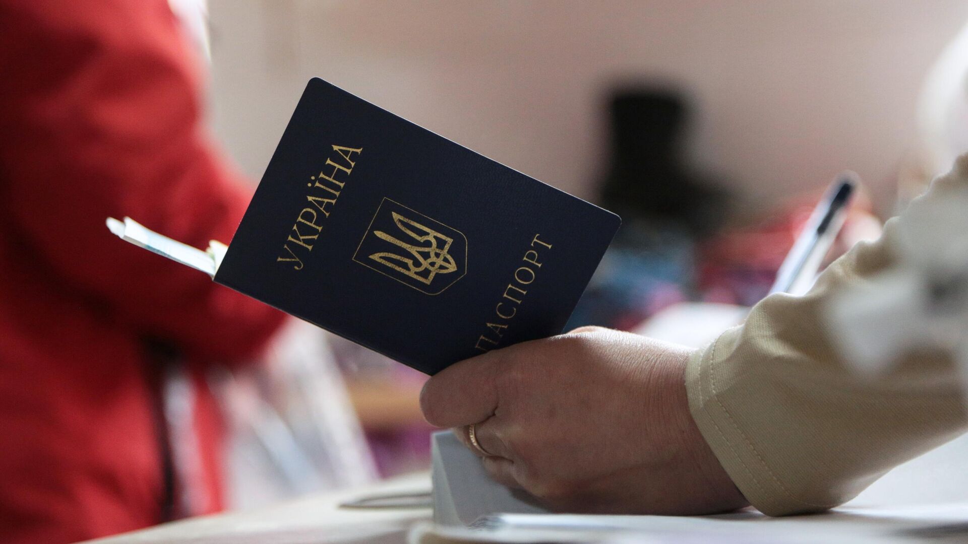 СМИ: на Украине могут лишить гражданства и мандатов еще несколько депутатов Рады