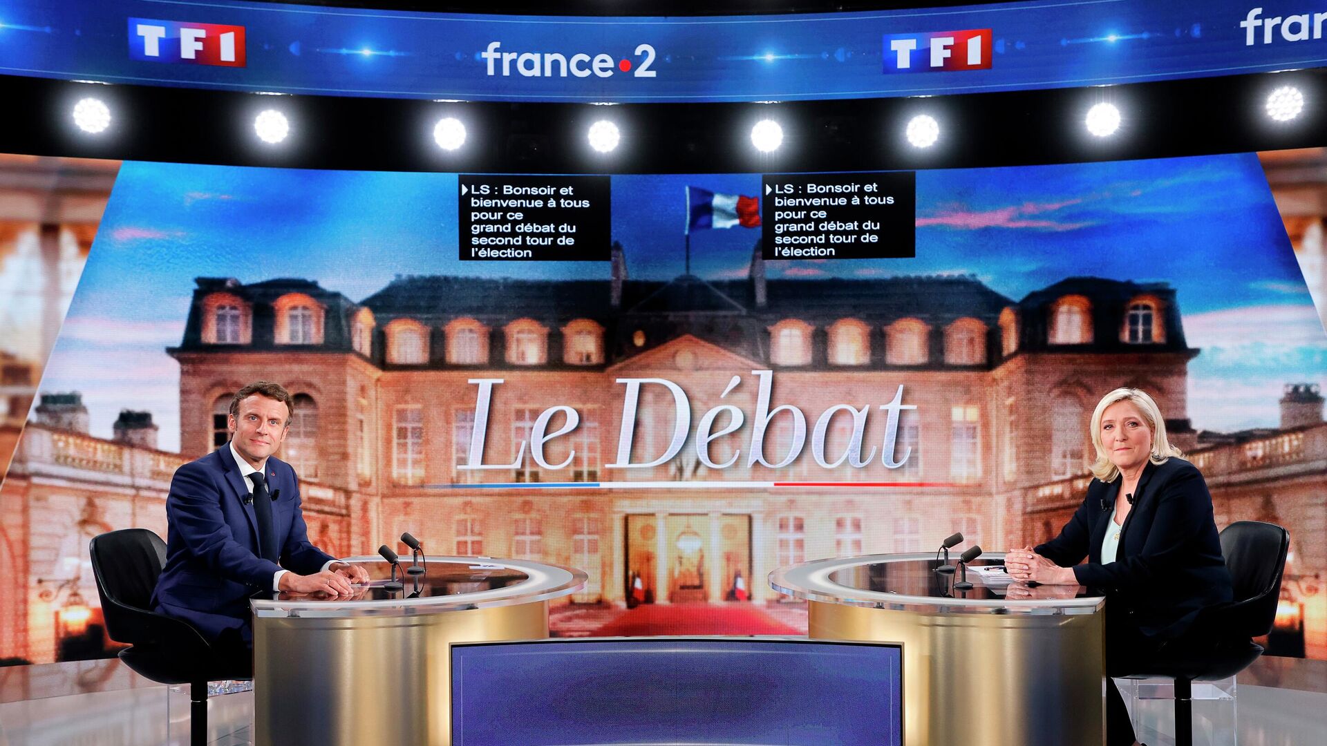  Эммануэль Макрон и Марин Ле Пен перед началом теледебатов - РИА Новости, 1920, 21.04.2022