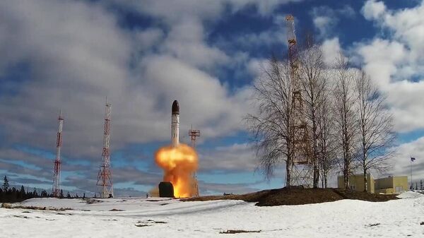 Запуск межконтинентальной баллистической ракеты стационарного базирования Сармат с космодрома Плесецк