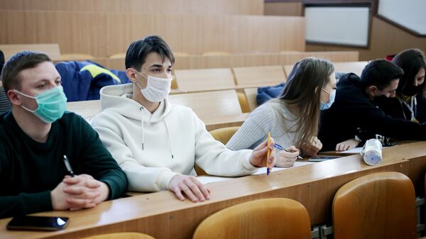 Студенты во время обучения в Крымском Федеральном университете имени В. И. Вернадского в Симферополе