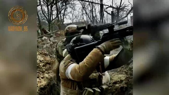 Бойцы СОБР Ахмат во время сильного огневого сопротивления