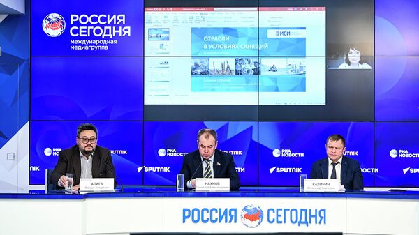 Участники круглого стола Экспертного института социальных исследований на тему: Четыре кольца санкций против России: как страна противостоит давлению?