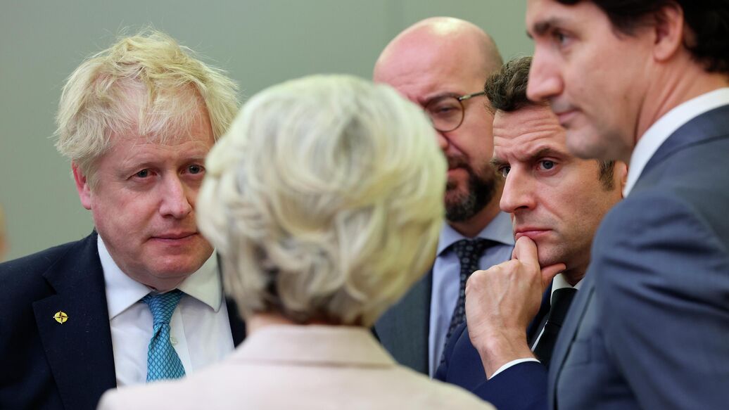 Фон дер Ляйен и Борису Джонсону предложили отправиться в зону СВО