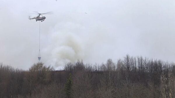 Вертолет МЧС привлечен к тушению горящего здания НИИ ВКО в Твери