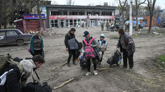 Жители покидают кварталы в Левобережном районе Мариуполя