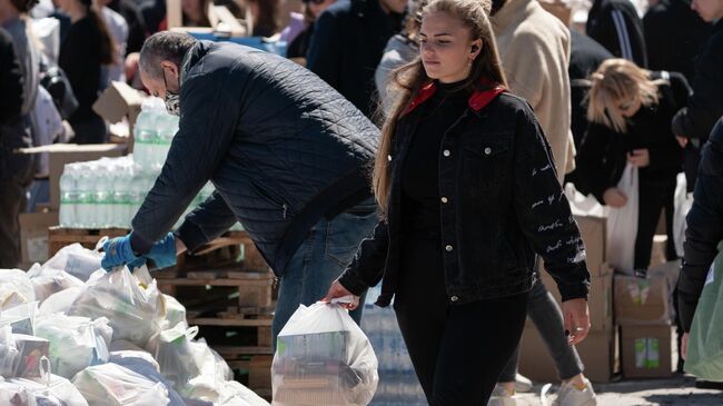 Студенты Крымского федерального университета имени В. И. Вернадского формируют основные гуманитарные грузы в ДНР, ЛНР и на юг Украины