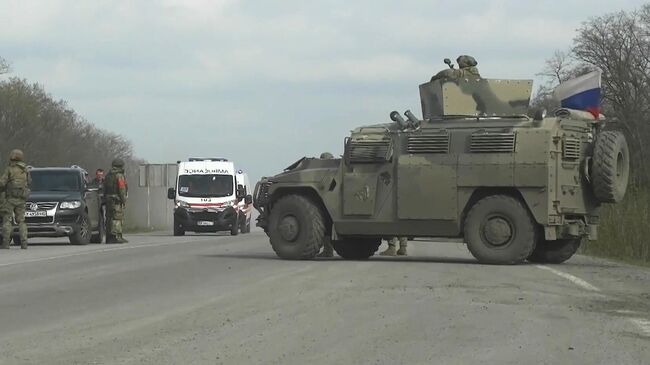 Военнослужащие на блок-посту в Харьковской области