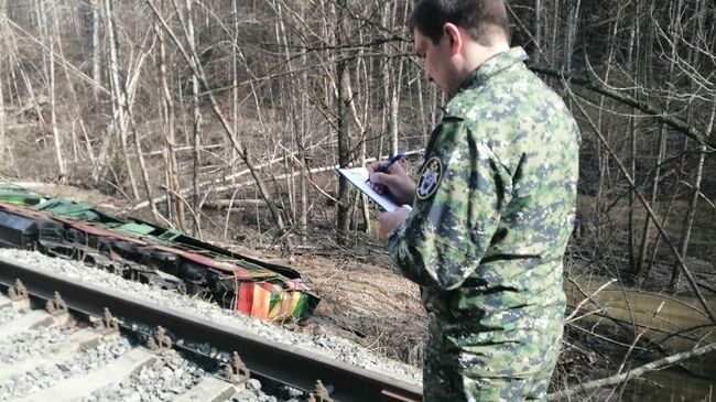 Место схода тепловоза на перегоне станций Жуковка - Клетня в Брянской области