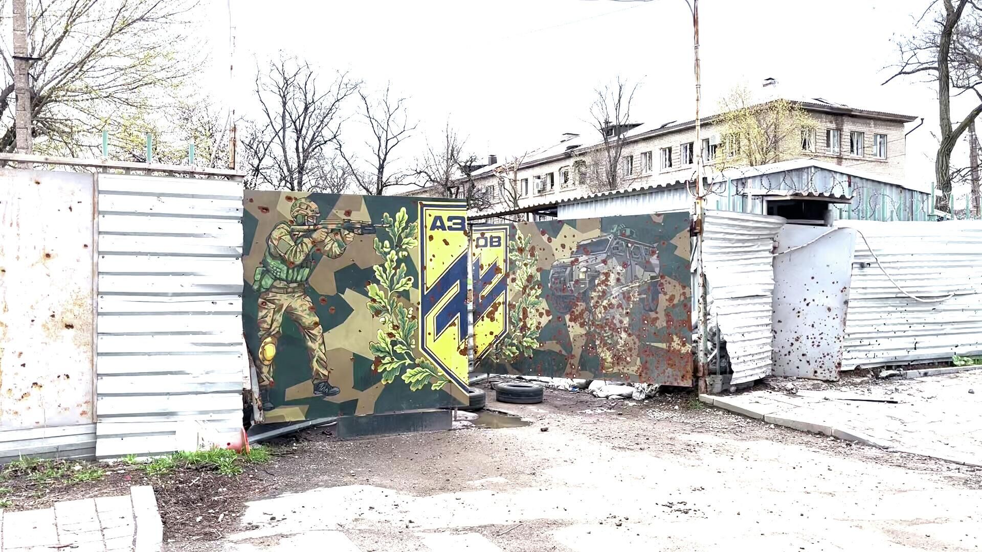Кадры разбитой базы украинских националистов из «Азова»* в Мариуполе - РИА Новости, 1920, 22.04.2022