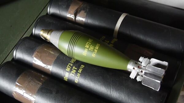 Ящик с минометными снарядами M73 HE калибром 60 мм на складе ВСУ в Харьковской области