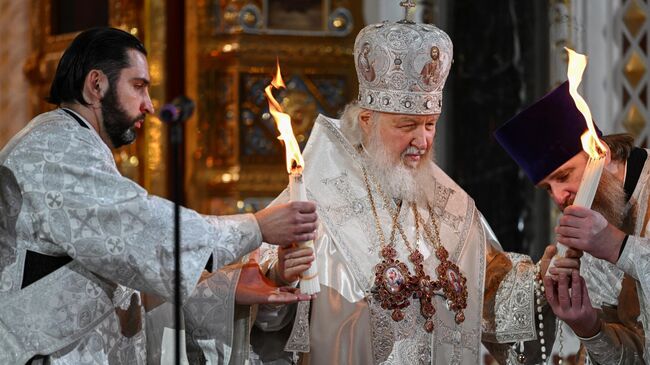 Пасхальное богослужение в храме Христа Спасителя