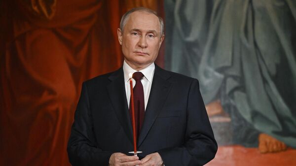 Президент РФ Владимир Путин на праздничном пасхальном богослужении