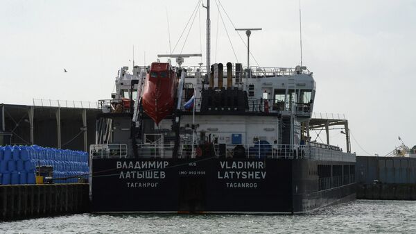 Заблокированное 141-метровое российское грузовое судно Владимир Латыщев в Сен-Мало, Франция