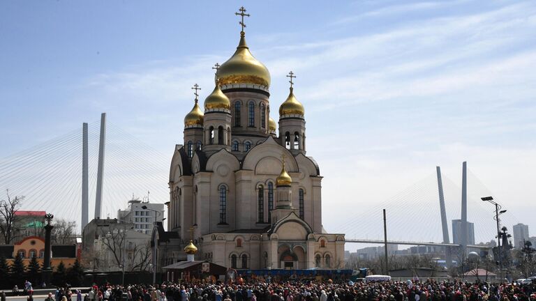 Спасо-Преображенский кафедральный собор на центральной площади Владивостока