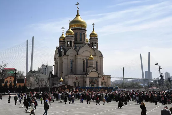 Спасо-Преображенский кафедральный собор на центральной площади Владивостока