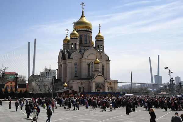 Спасо-Преображенский кафедральный собор на центральной площади Владивостока
