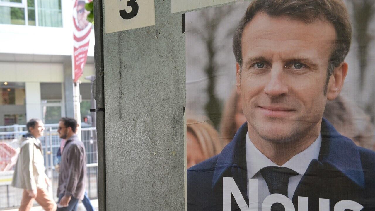 Предвыборный плакат в Париже в 2017 году - РИА Новости, 1920, 17.06.2024