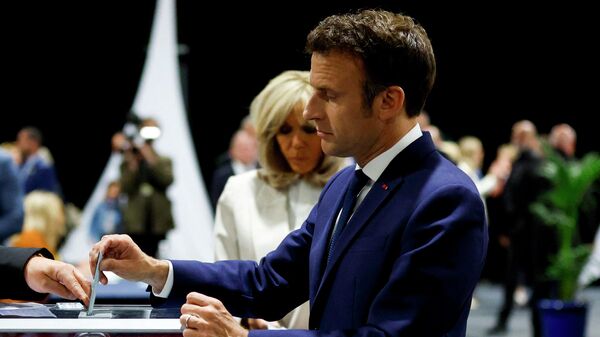Президент Франции Эммануэль Макрон проголосовал во втором туре президентских выборов