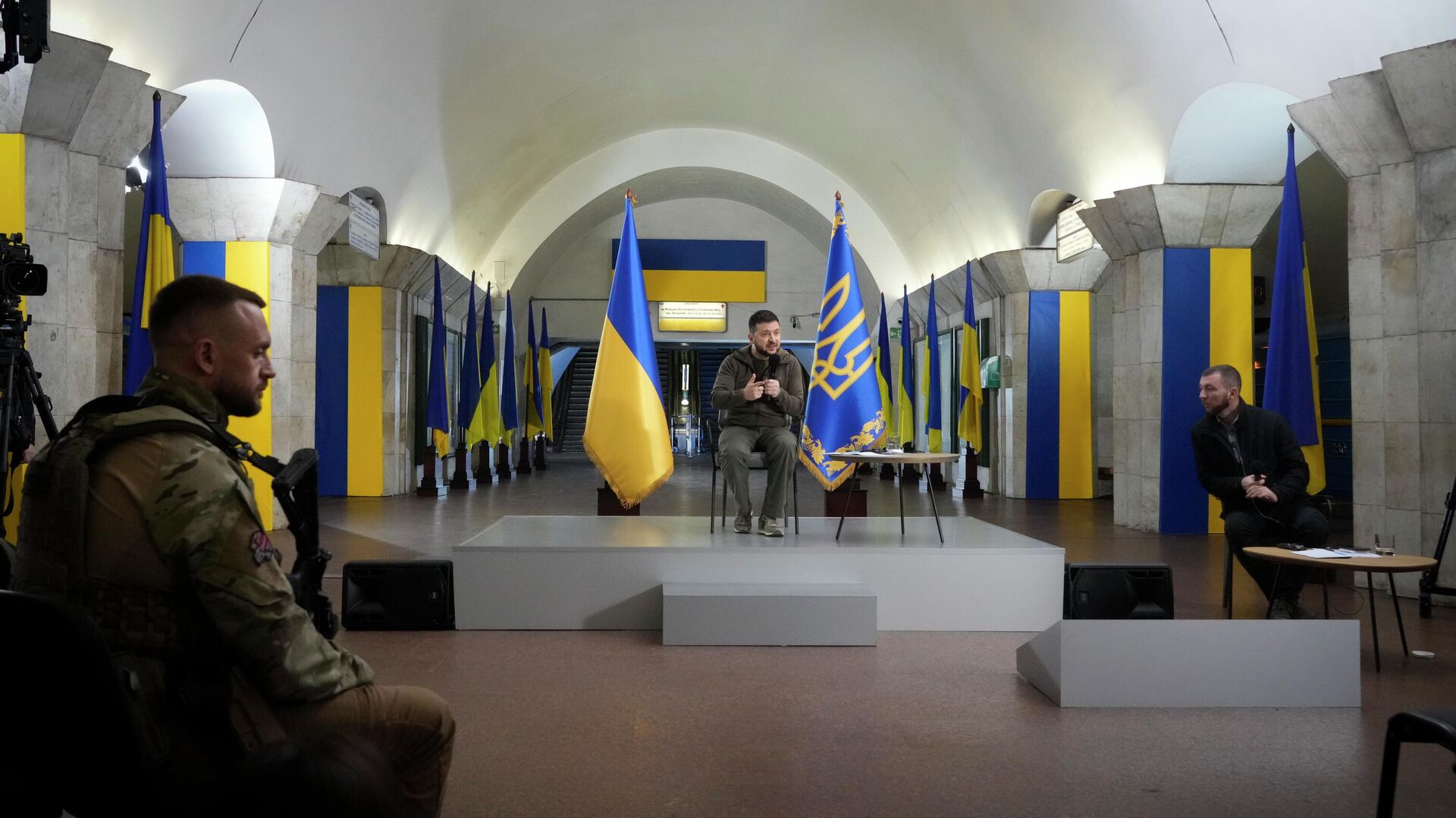 Президент Украины Владимир Зеленский во время пресс-конференции в метро в Киеве - РИА Новости, 1920, 24.04.2022