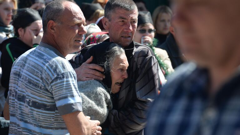 Панихида по погибшему ополченцу А.Лубенцу в Донецкой области