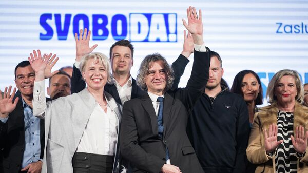  Лидер либеральной партии Движение за свободу Роберт Голоб во время выступления в Любляне