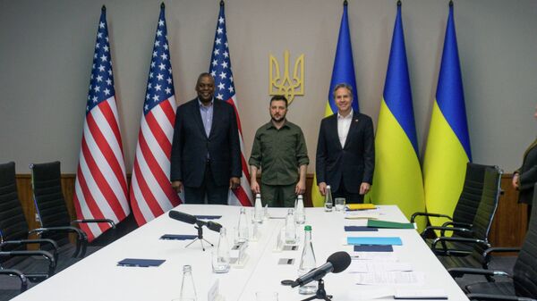 Министр обороны США Ллойд Остин, президент Украины Владимир Зеленский и госсекретарь США Энтони Блинкен в Киеве. 25 апреля 2022