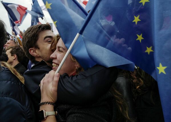 Сторонники Эммануэля Макрона, после объявления результатов выборов во Франции
