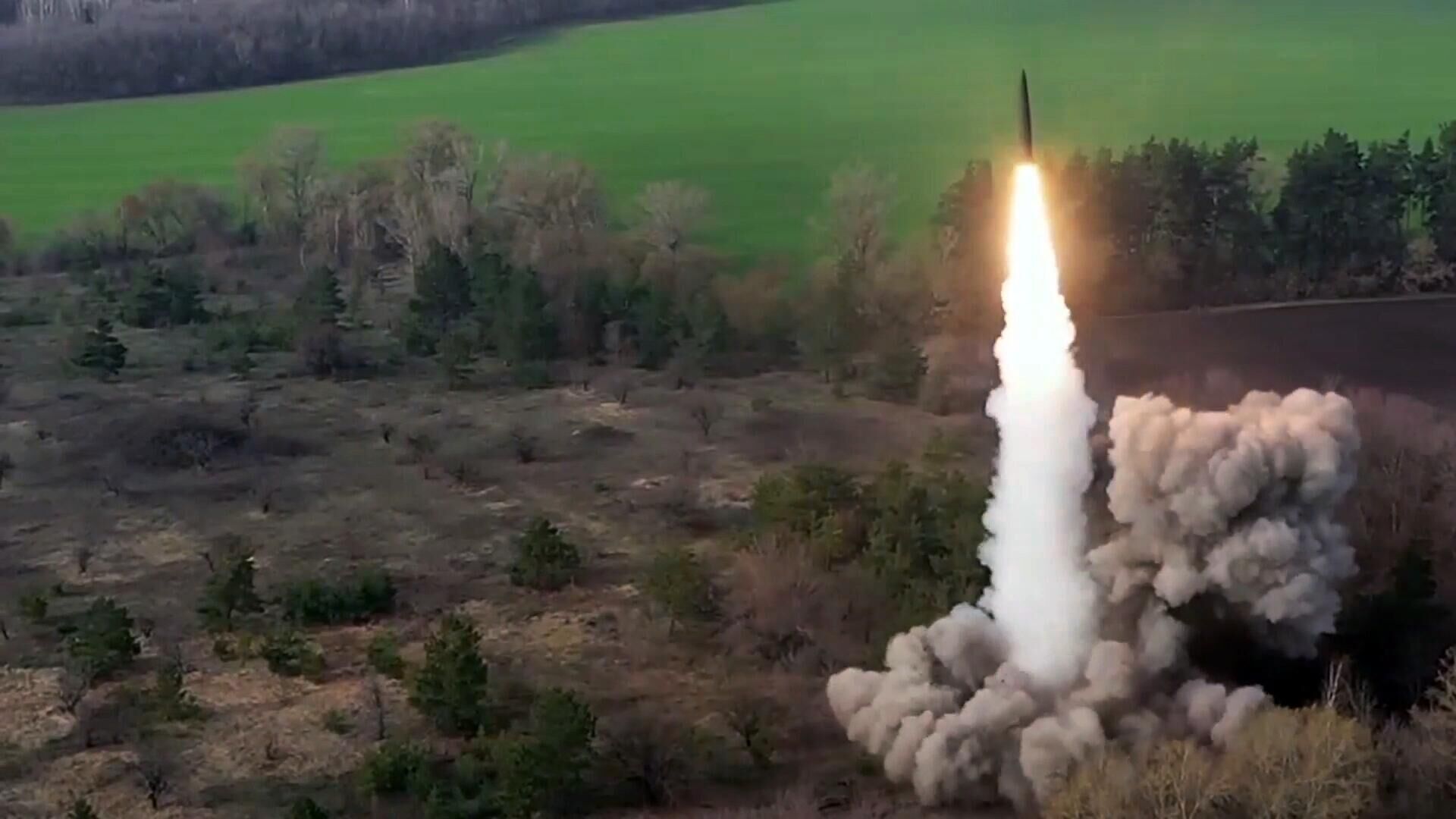 Боевой запуск ракеты оперативно-тактического ракетного комплекса Искандер. Архивное фото - РИА Новости, 1920, 22.07.2024