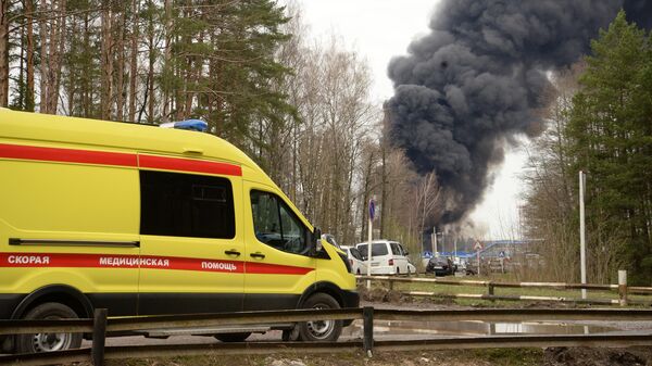 Дым от пожара на территории нефтебазы в Фокинском районе Брянска. Апрель 2022 года