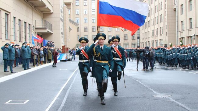 Торжественное построение во дворе Санкт-Петербургского университета ГПС МЧС России