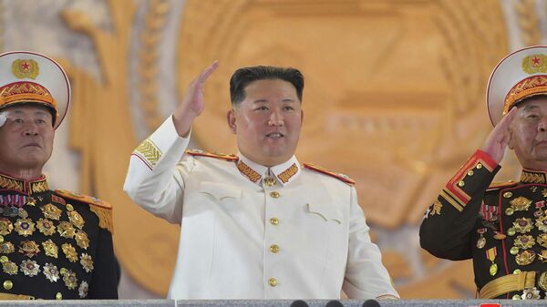 Лидер Северной Кореи Ким Чен Ын на параде в честь годовщины основания Корейской народной армии. 25 апреля 2022