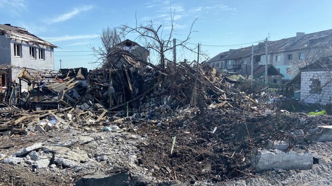 Пострадавший дом от прямого попадания в микрорайоне Гавань