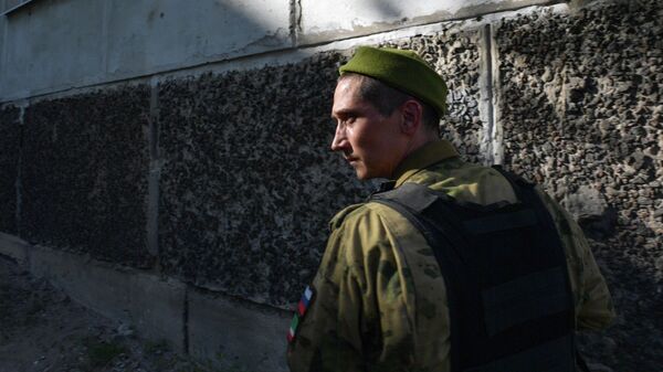 Российский военнослужащий в городе Рубежное Луганской народной республики