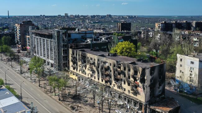 Разрушенные дома на проспекте Мира в Мариуполе