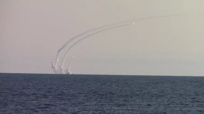 Пуск Калибров по ангарам с оружием и боеприпасами