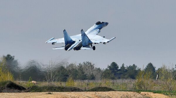 Минобороны показало, как истребители Су-35С прикрывают штурмовики Су-25