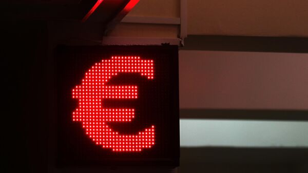 Электронное табло со знаком евро