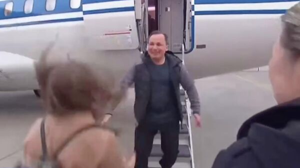 Российский летчик Константин Ярошенко прилетел в Москву