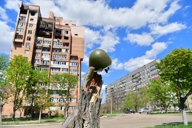 Поврежденные дома в Левобережном районе Мариуполя Поврежденные дома в Левобережном районе Мариуполя