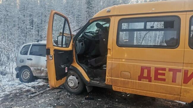 ДТП с участием микроавтобуса и Chevrolet Niva вблизи поселка Коршуновский Нижнеилимского района в Иркутской области