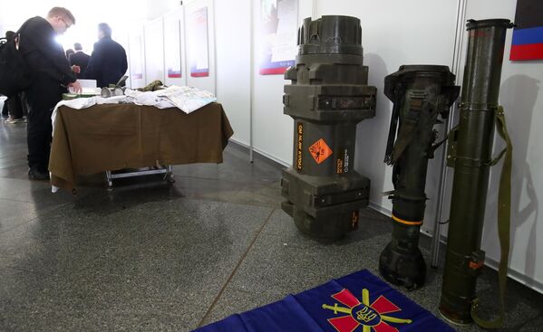 Использованные противотанковые управляемые ракеты (ПТУР) NLAW, представленные на временной экспозиции артефактов освобождения территорий ЛНР и ДНР в Предпанорамном зале Музея-панорамы Сталинградская битва в Волгограде