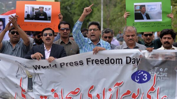 Пакистанские журналисты на митинге посвященному Всемирному дню свободы печати