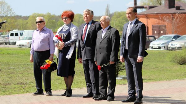 Мероприятие у памятника ликвидаторам последствий Чернобыльской аварии в белгородском городе Шебекино 