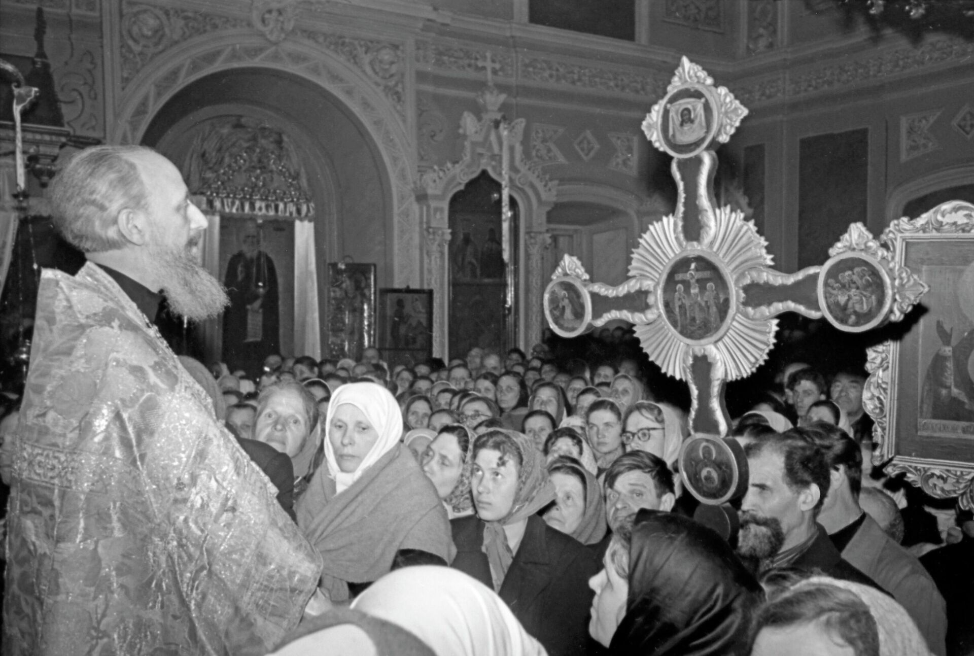 Пасхальное  богослужение в церкви Иоанна Воина на Якиманке в Москве. 1958 год - РИА Новости, 1920, 29.04.2022