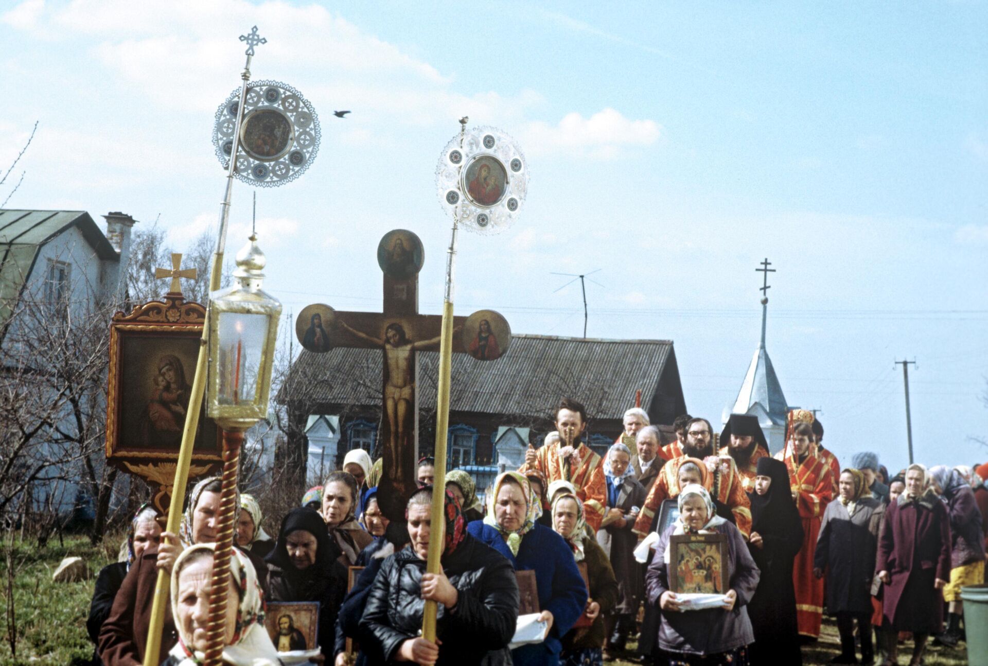 Крестный ход во время празднования Пасхи в Волоколамске. 1978 год - РИА Новости, 1920, 29.04.2022