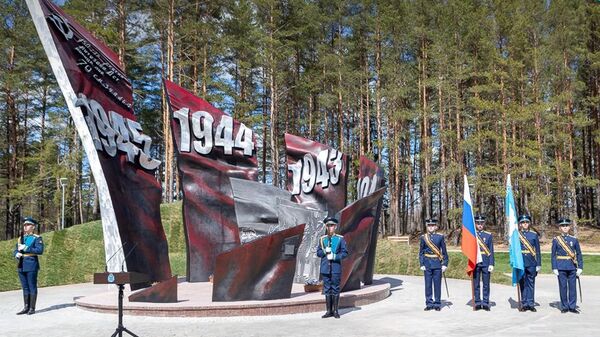 Мемориал Знамя Победы открыли в Псковской области
