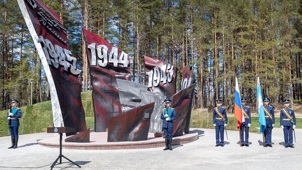 Мемориал Знамя Победы открыли в Псковской области