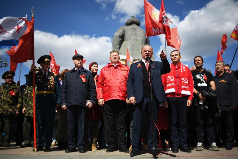 Руководитель фракции КПРФ в Госдуме Геннадий Зюганов выступает на митинге, посвященном Дню международной солидарности трудящихся, в Москве